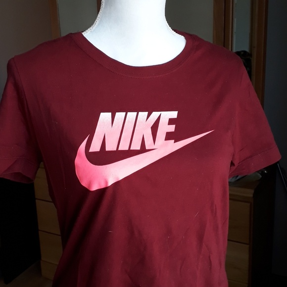 red nike shirt for women